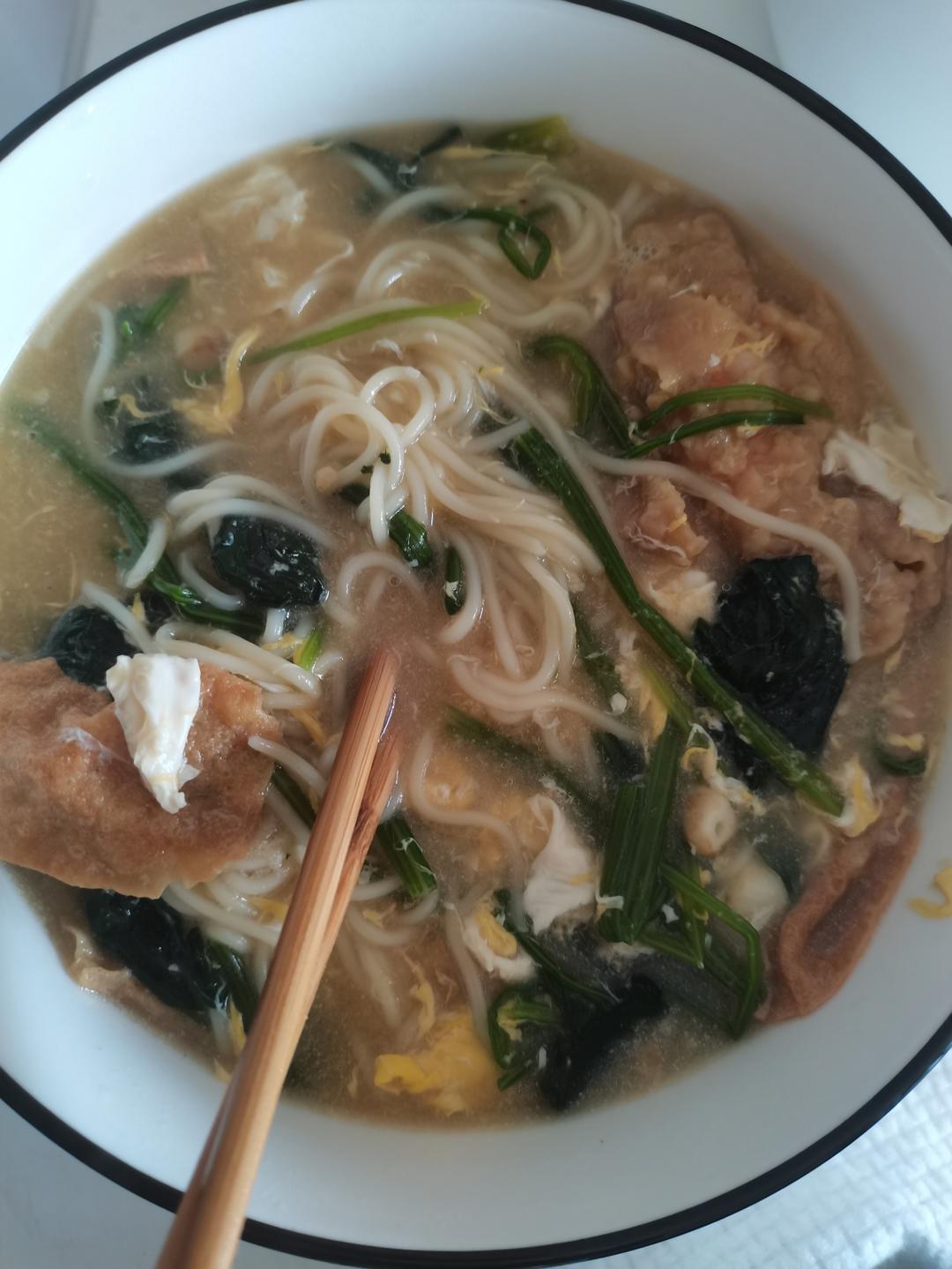 菠菜鸡蛋清汤面