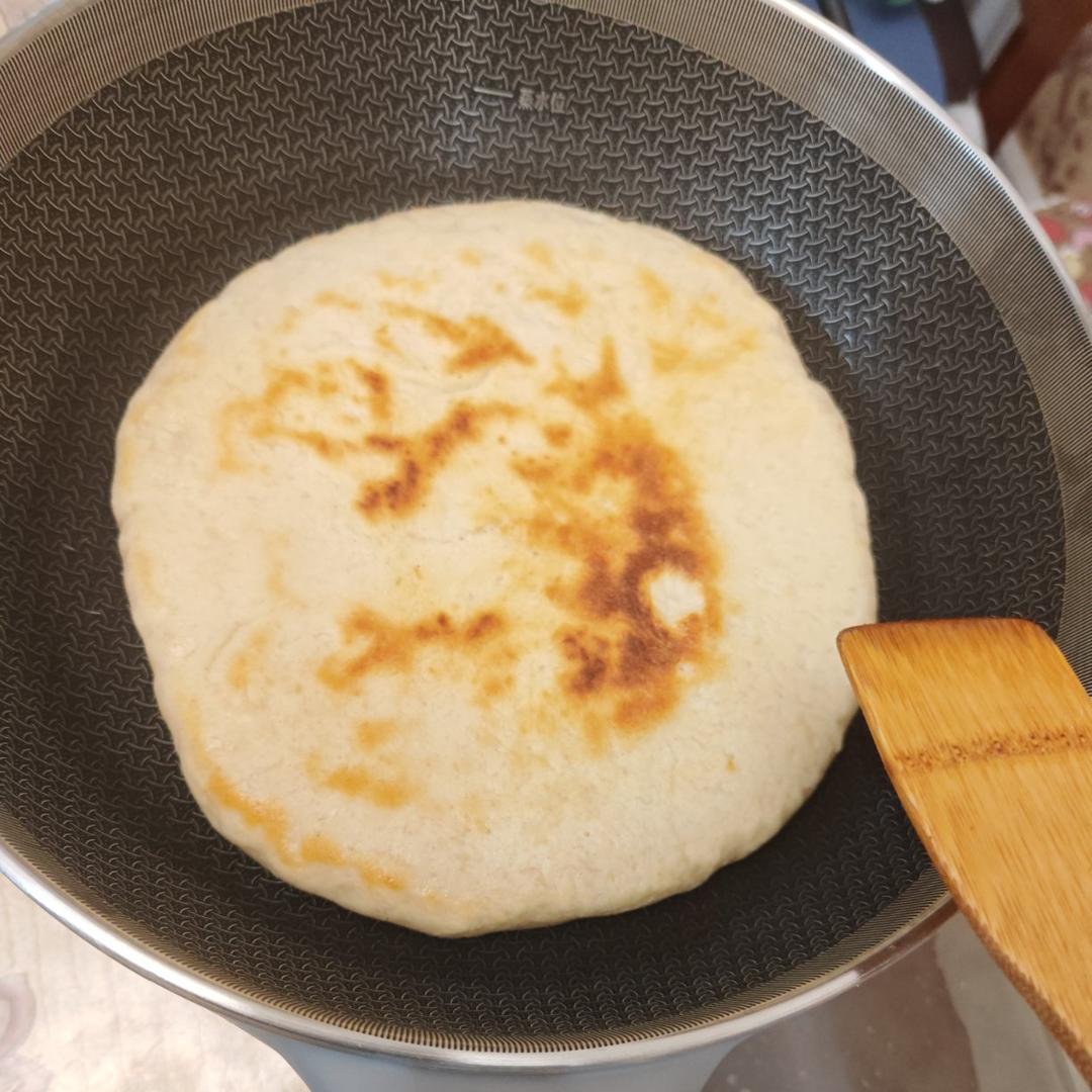 外表焦香、内里松软的发面饼