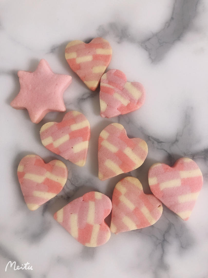 baby1223做的ins风格子心形饼干