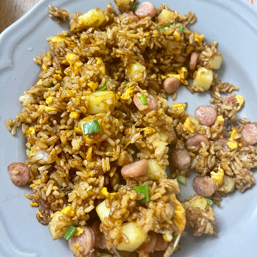 邻居抢着来我家吃土豆香肠炒饭，原来这么香！