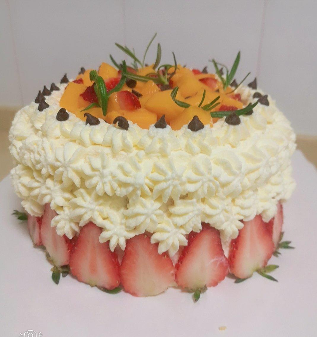 草莓芒果奶油蛋糕