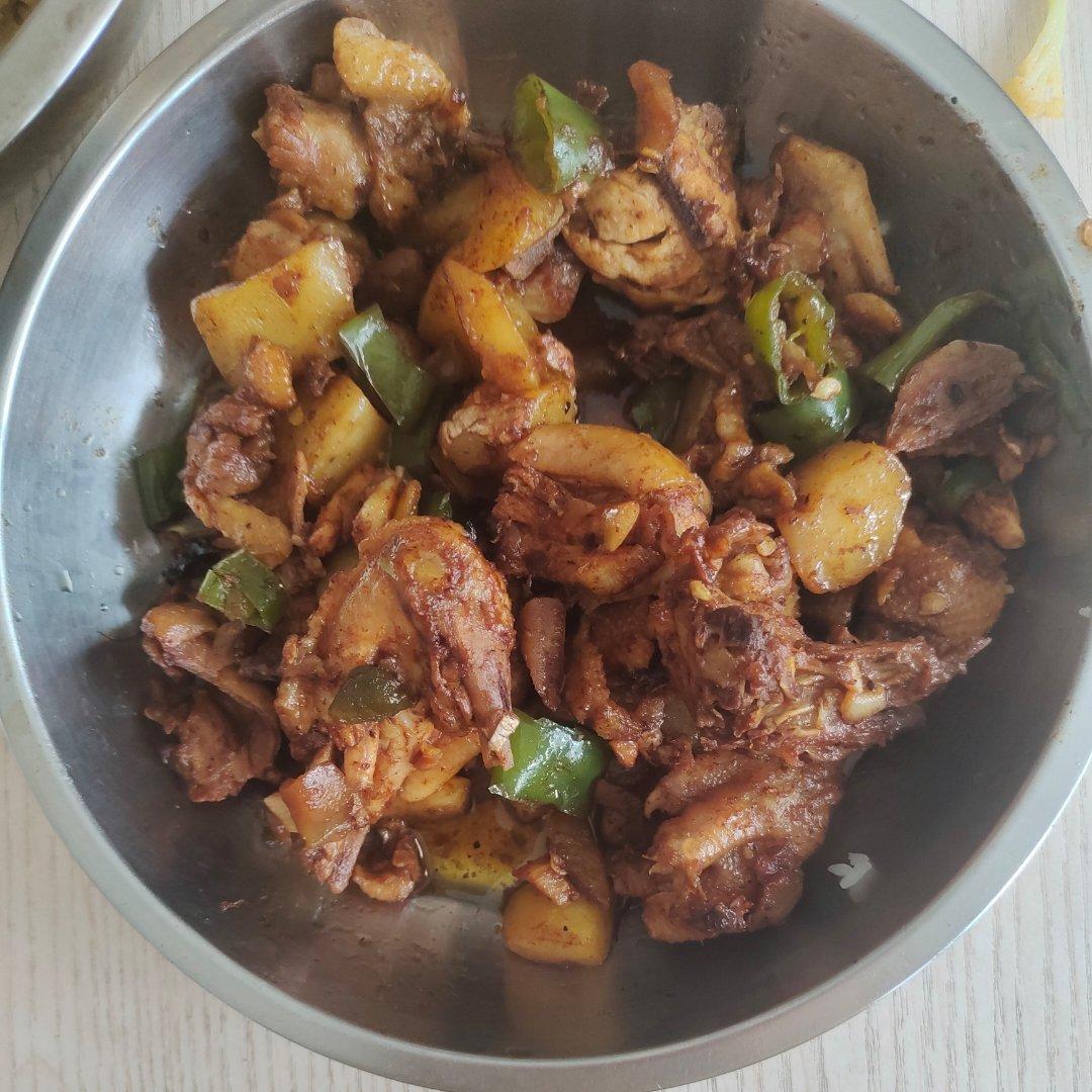 川味土豆鸡肉块