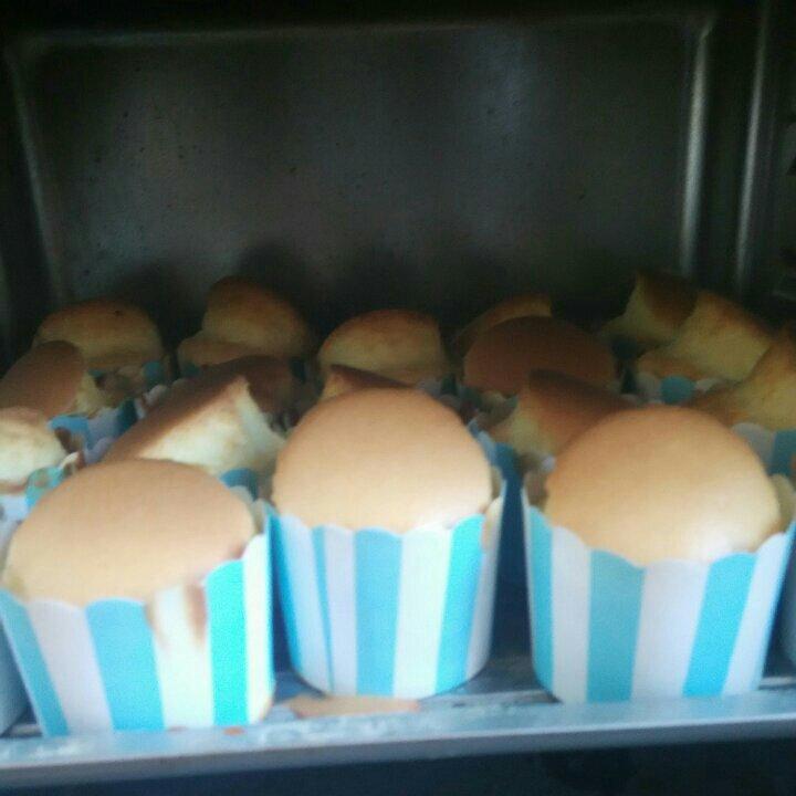 软绵绵戚风纸杯蛋糕