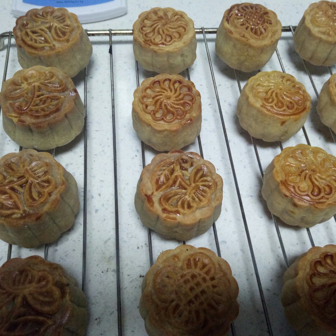 广式月饼—蛋黄莲蓉月饼