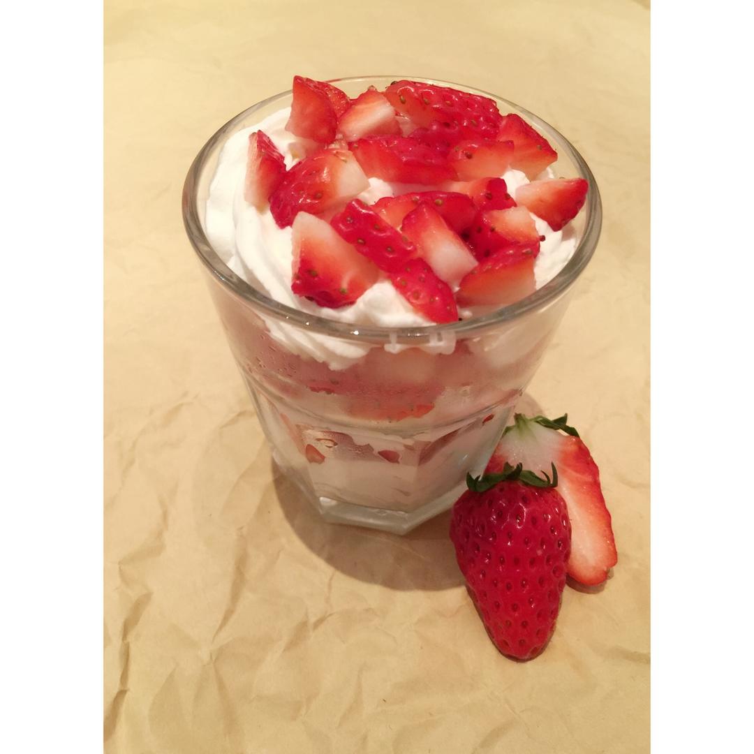 奶油水果杯（消耗淡奶油和吃货最爱）