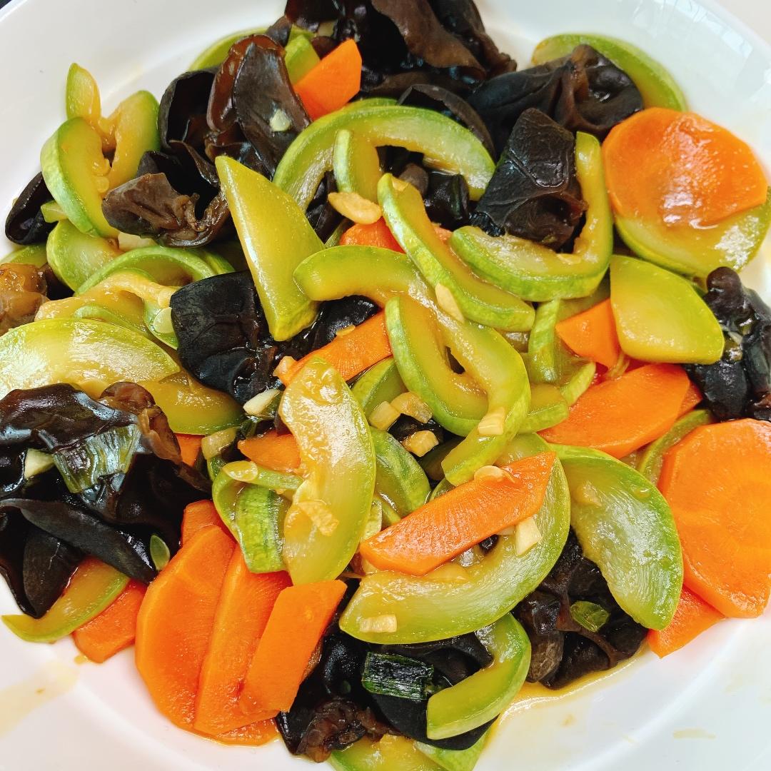 蒜蓉木耳西葫芦
