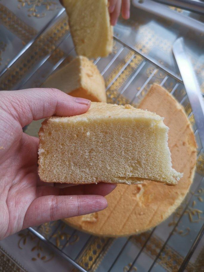 巴图小蔚做的奶油蛋糕的戚风蛋糕坯