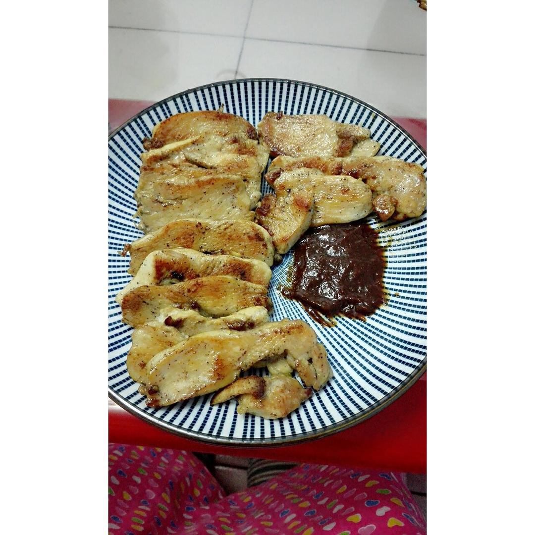 煎鸡胸肉