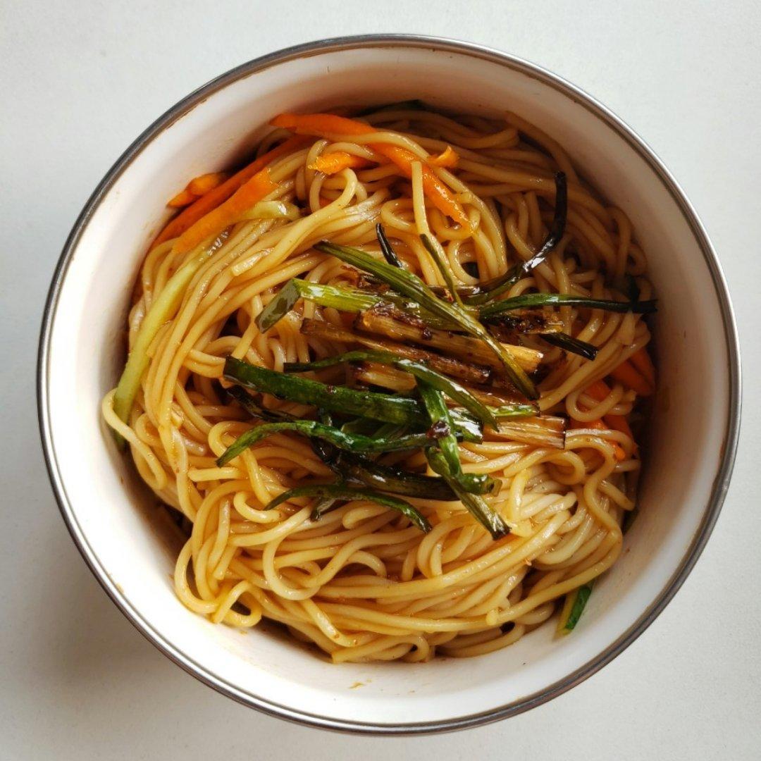 10分钟搞定的一碗葱油拌面