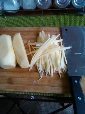 挑战切土豆丝的做法 步骤5