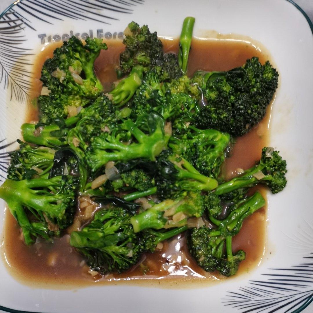 好吃到爆的耗油蒜蓉西兰花(从不修图，喜欢请关注)