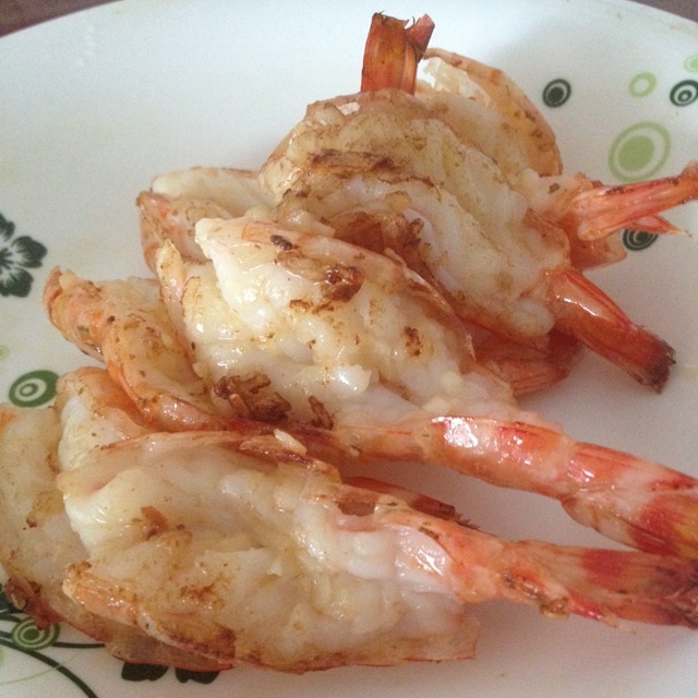 蒜蓉牛油煎虾的做法