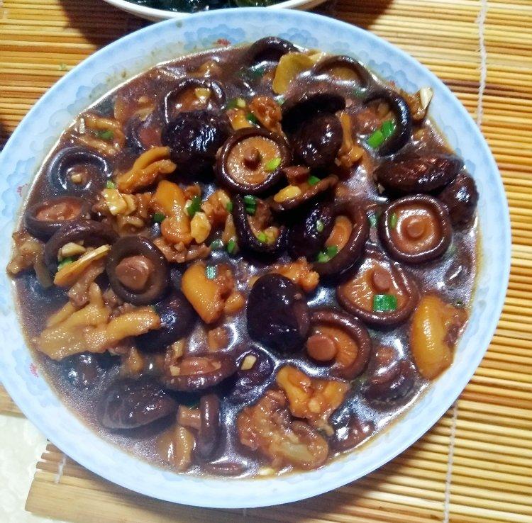 庄亮15970016199做的冬菇焖鸭掌
