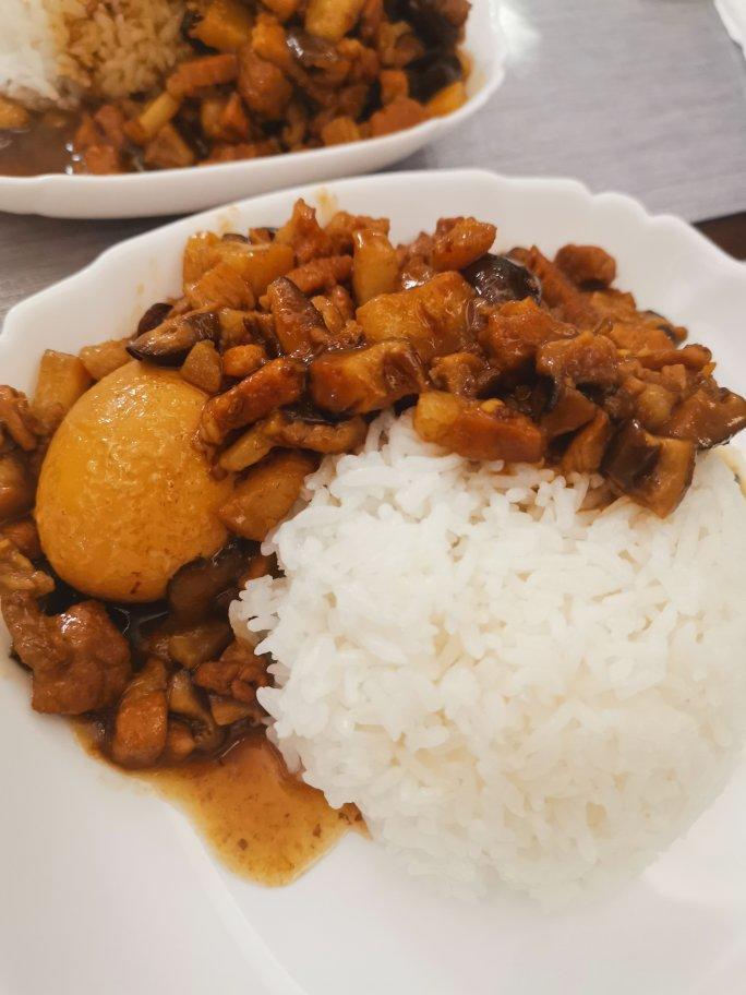 好吃到停不下来的卤肉饭
