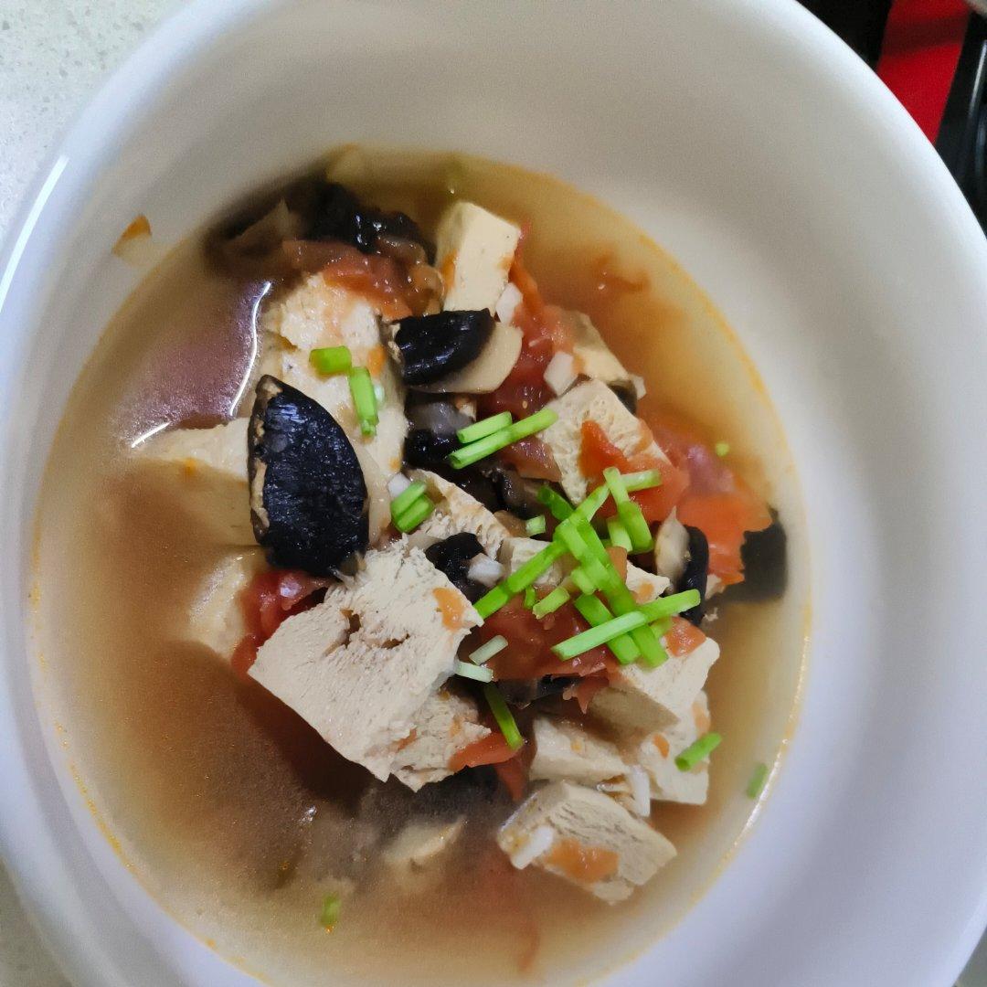 番茄豆腐汤+蚝油生菜