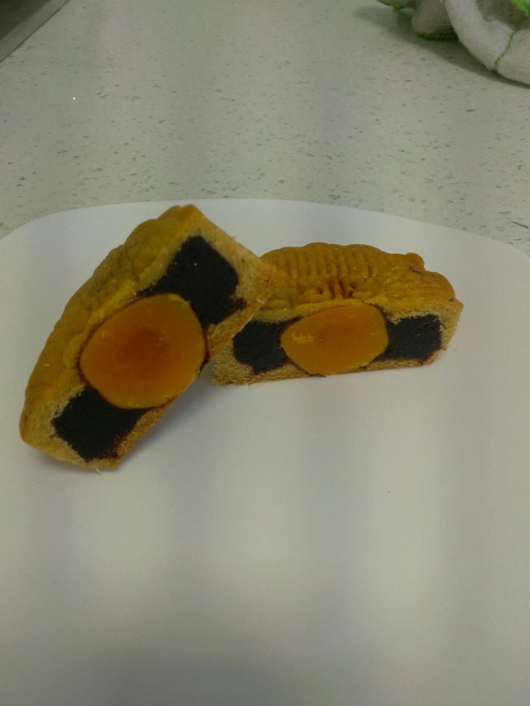 广式月饼—蛋黄莲蓉月饼