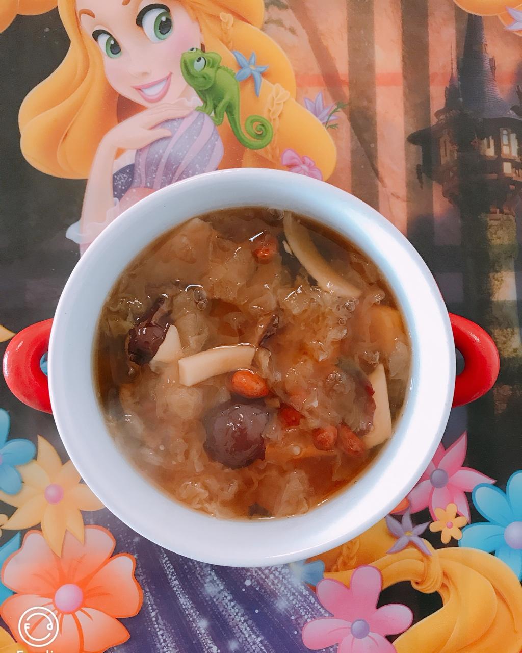 红枣枸杞银耳羹