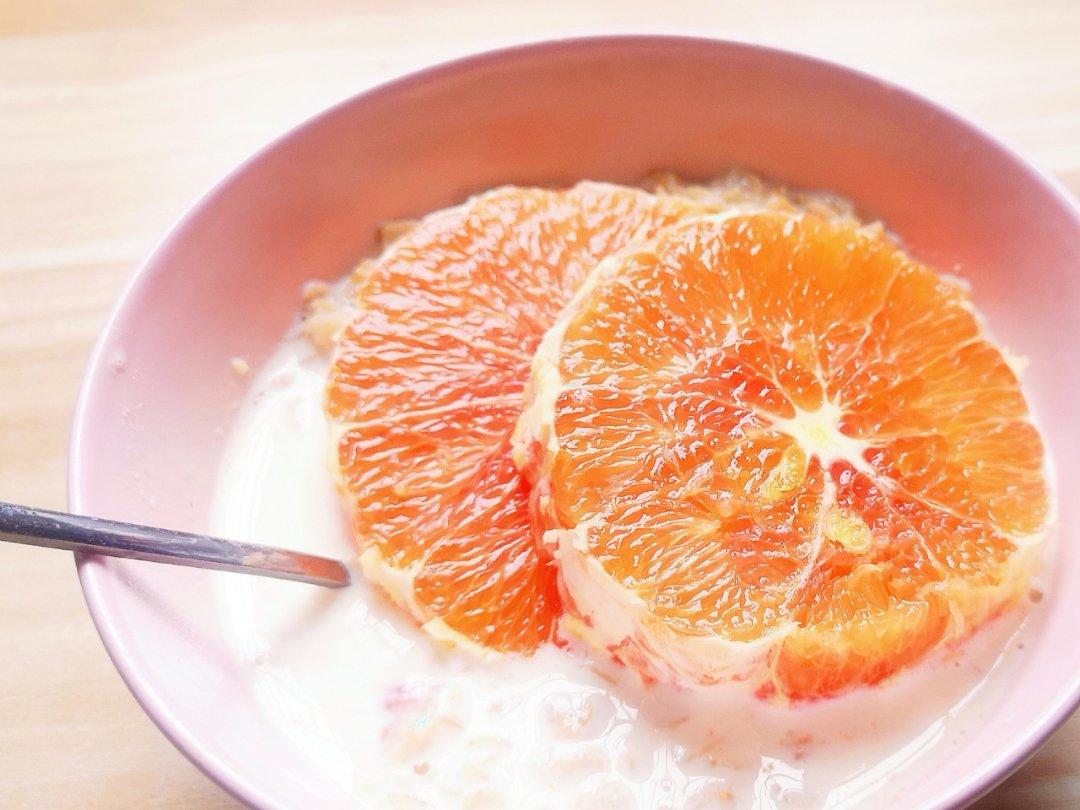 水果燕麦牛奶