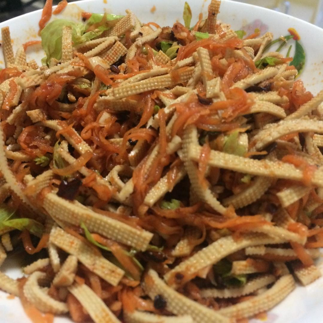 超快手的凉拌千张黄瓜胡萝卜丝