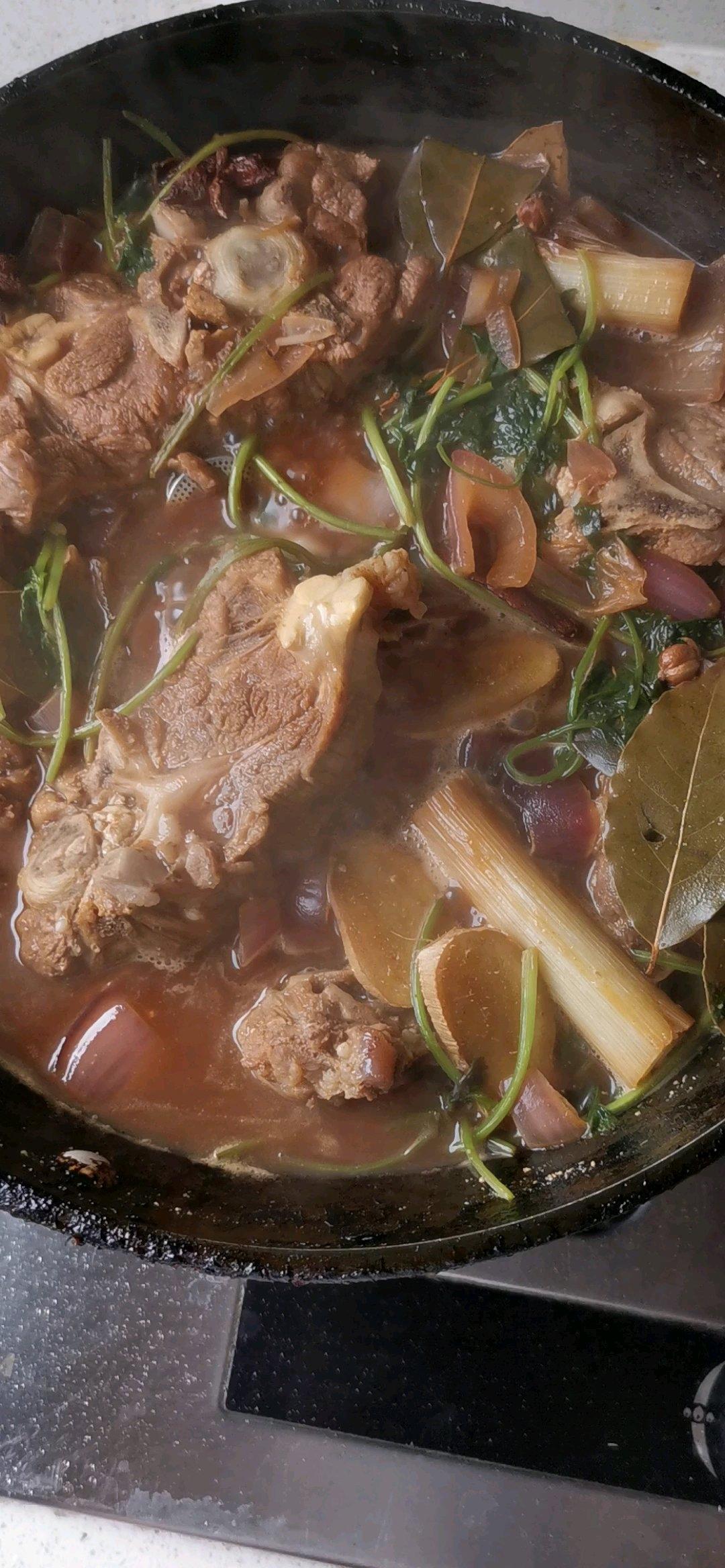 堂妈教你做红汤羊蝎子火锅