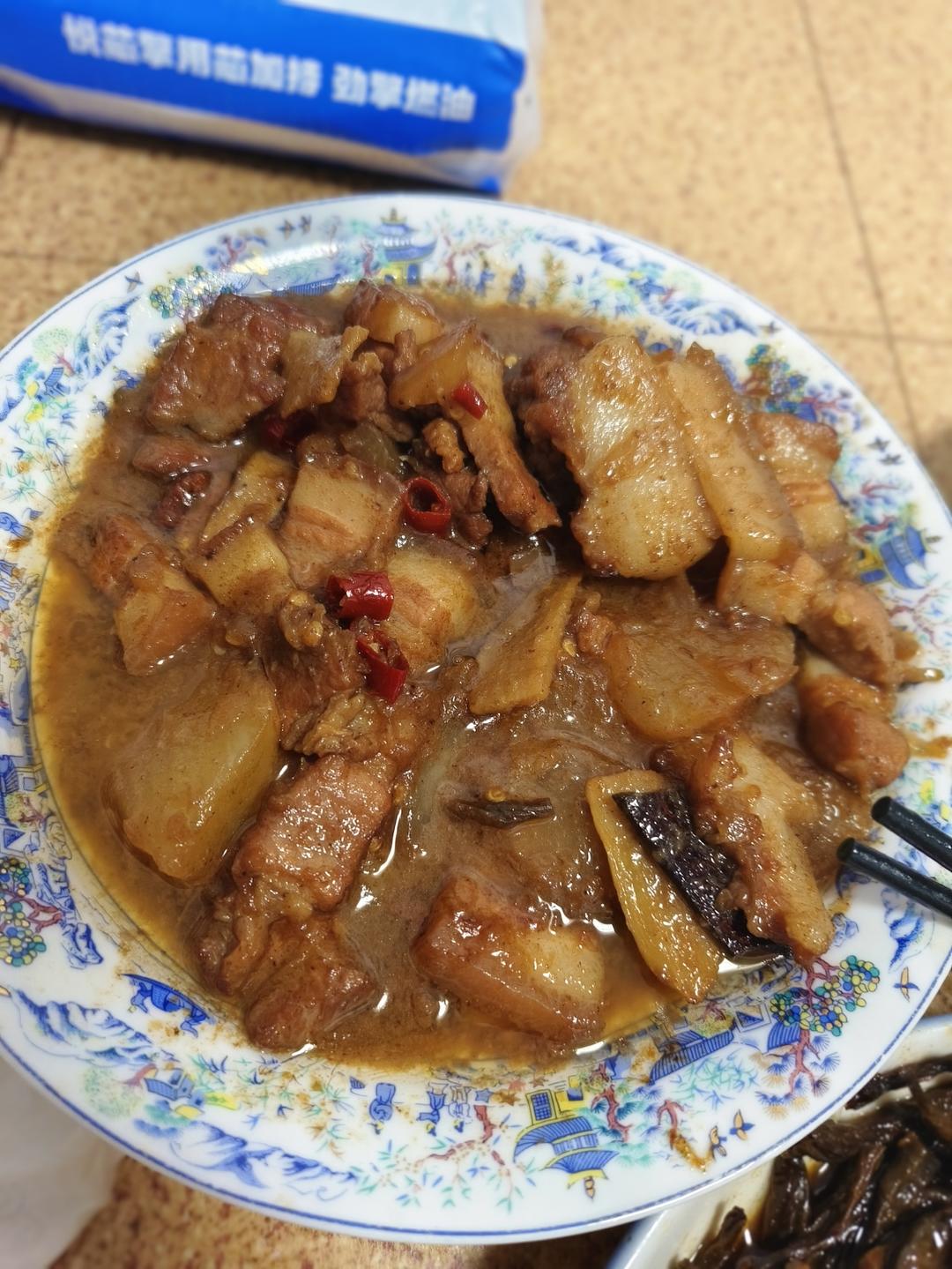家常萝卜烧肉