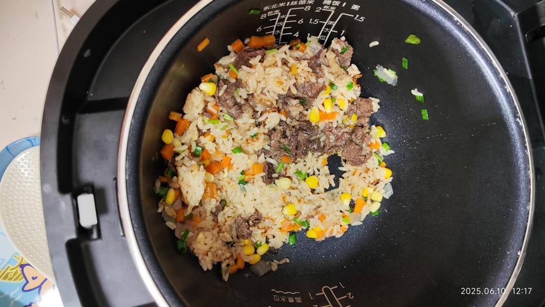 吃光光牛肉土豆焖饭