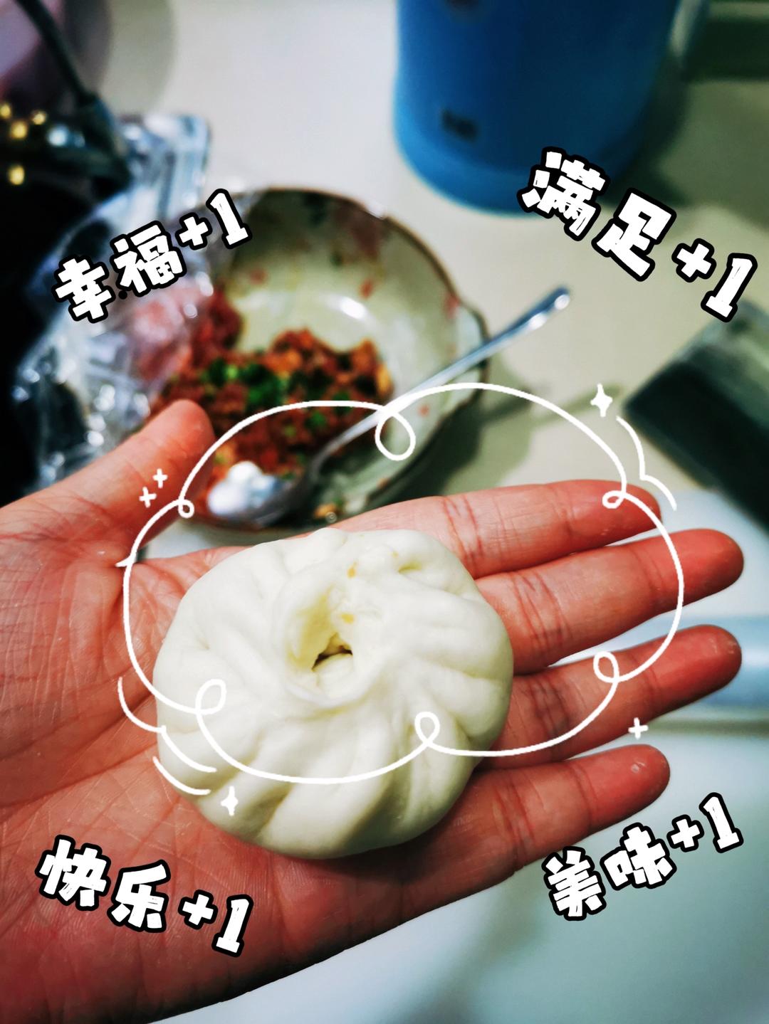 松软多汁的肉包子