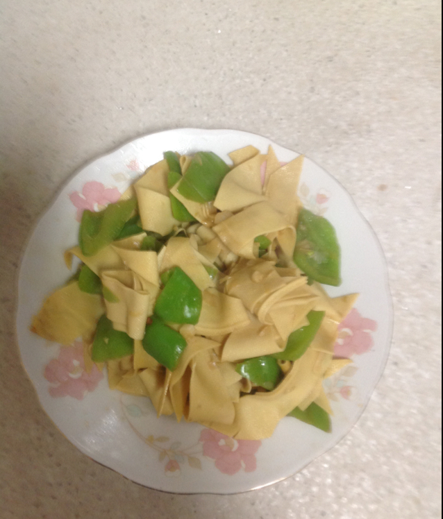 青椒豆腐皮炒肉丝