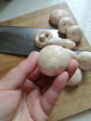 青椒蘑菇莴笋炒鸡蛋的做法 步骤4