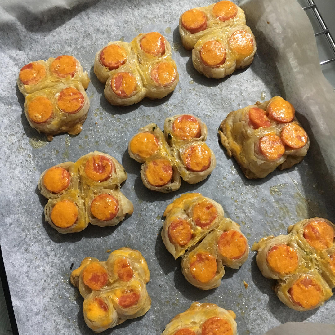 早餐怎么做简单又好吃？1张手抓饼2根火腿肠，教你在家做蝴蝶酥