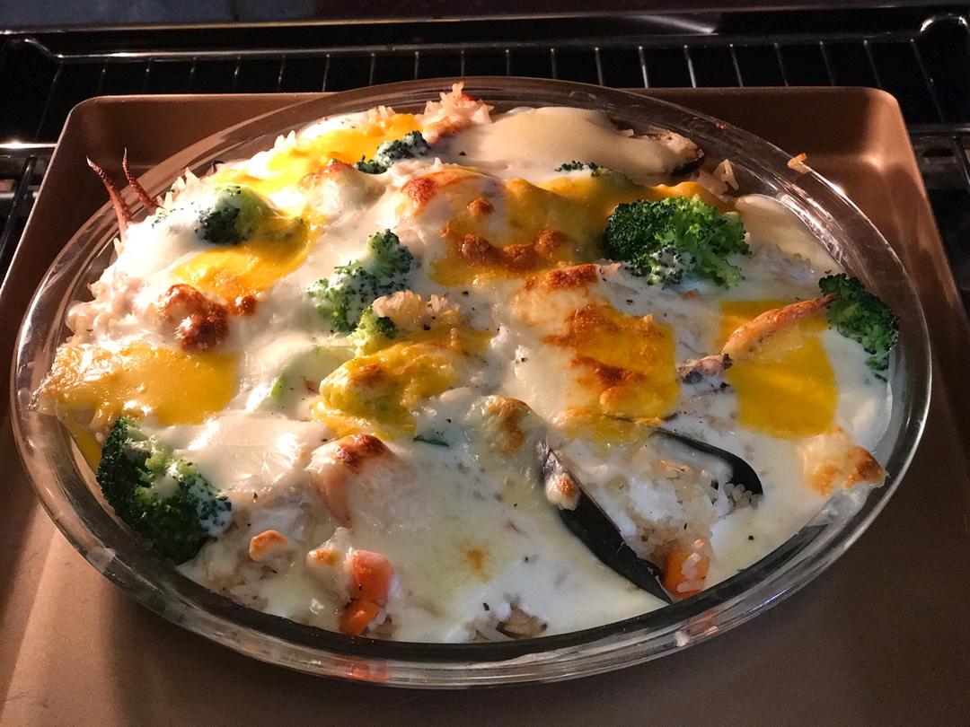 海鲜焗饭 Seafood Fried Rice with Cheesy Topping
