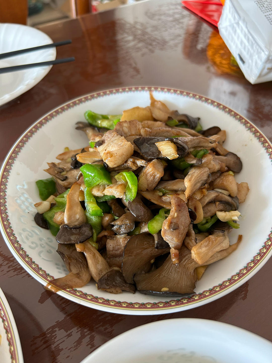 蘑菇炒肉