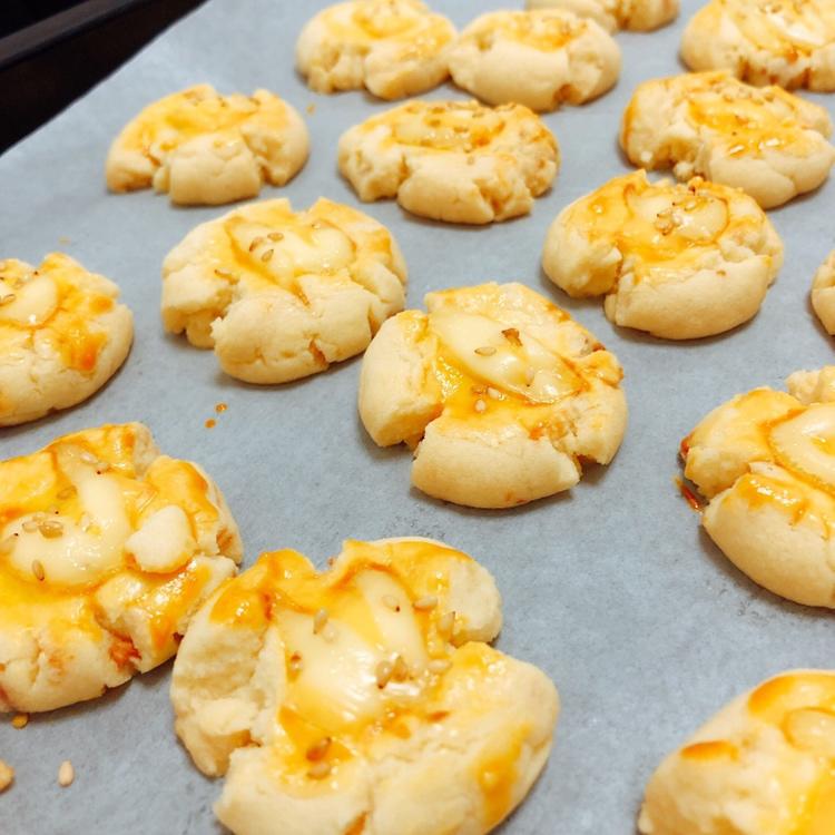 小 明做的芝士香酥曲奇(咸曲奇)