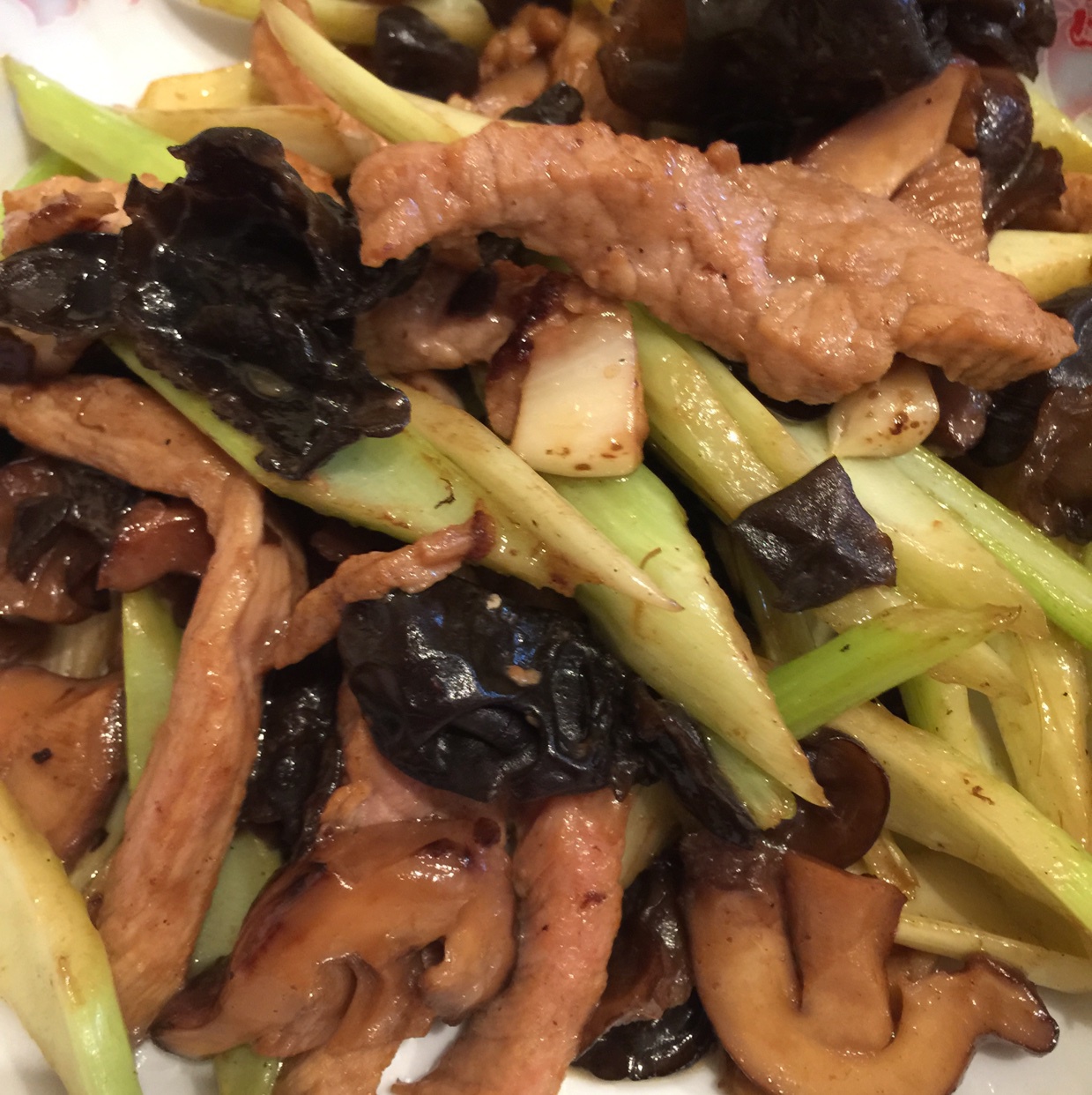 芹菜木耳炒肉丝