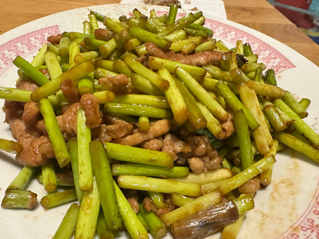 简单易做的下饭菜－蒜苔炒肉