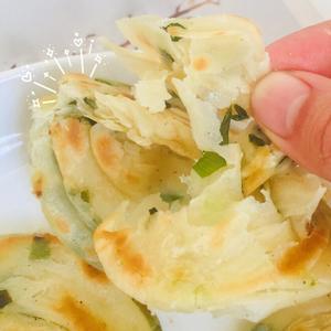 金黄酥脆超简单易做的葱油饼【饺子皮版】的做法 步骤9