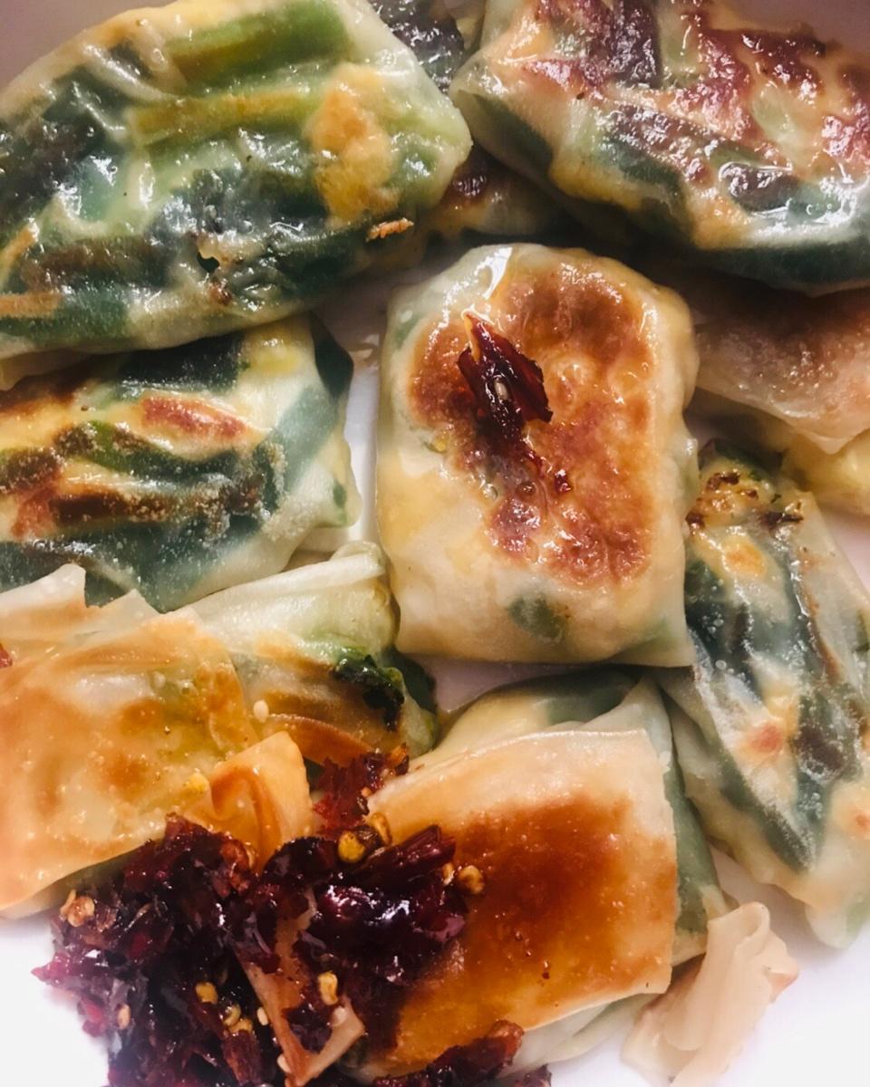 皮薄馅多的韭菜盒子