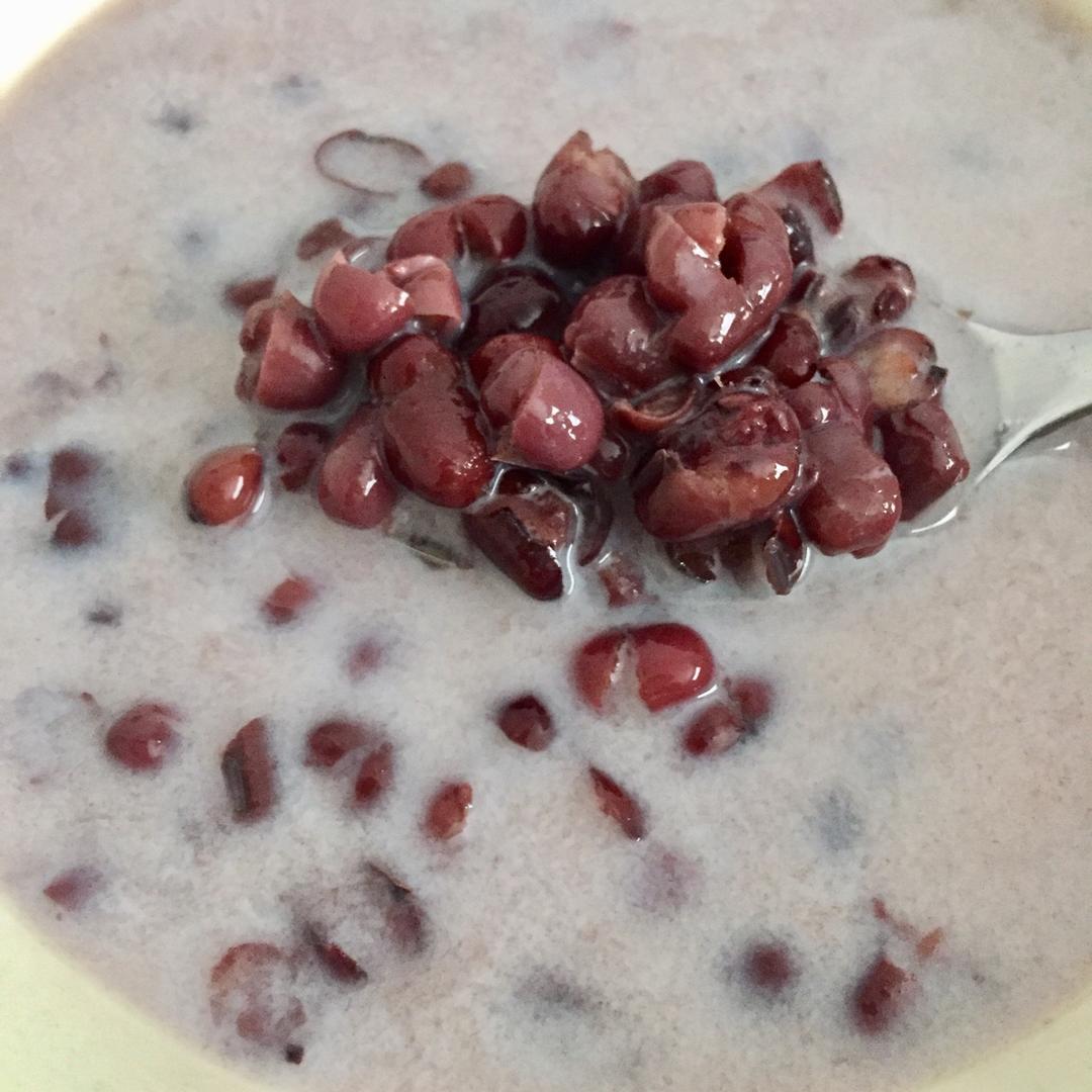 煮虾饺的一口笼锅锅做的红豆牛奶