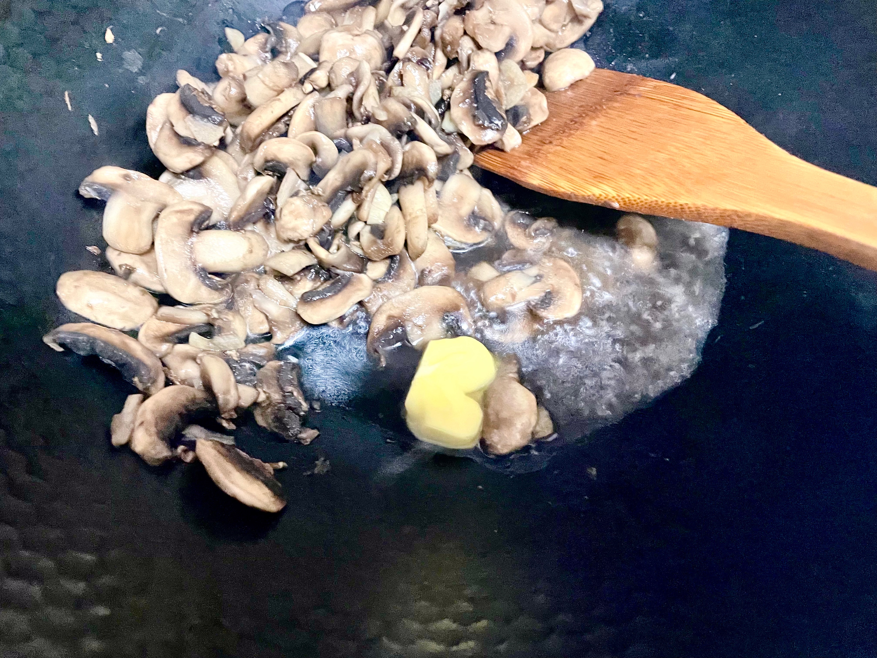 芦笋炒口蘑（奶油鲜香爆棚）的做法 步骤3