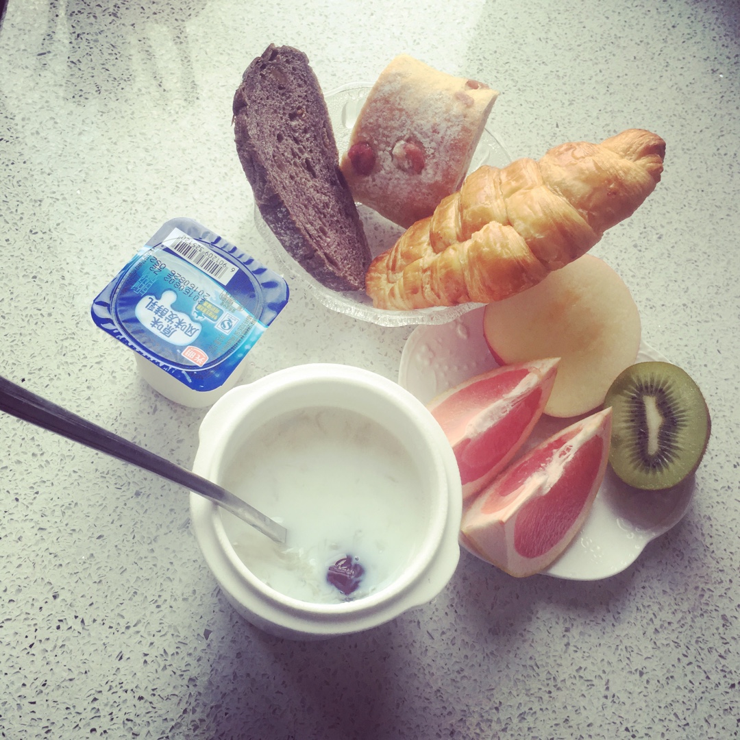 不急不躁吃早餐