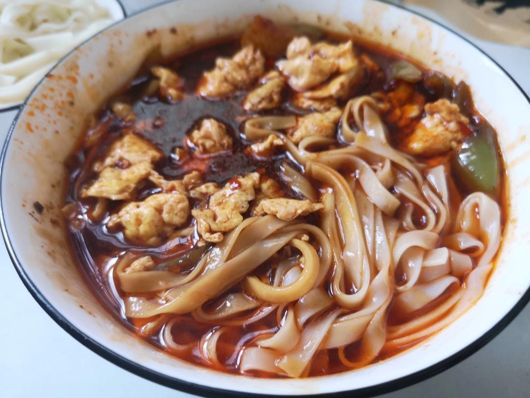 挂面神仙吃法㊙️香到舔盘子的青椒鸡蛋拌面