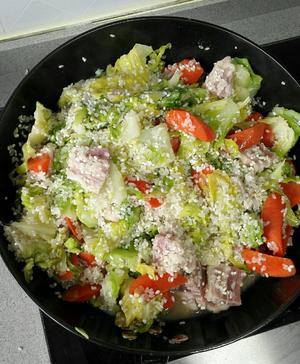 牛心菜（卷心菜）、胡萝卜、咸肉菜饭的做法 步骤4