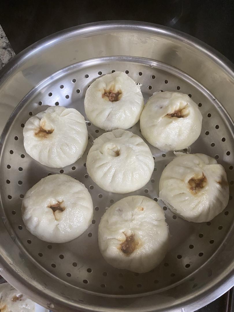 云朵般松软爆浆蜜汁叉烧包