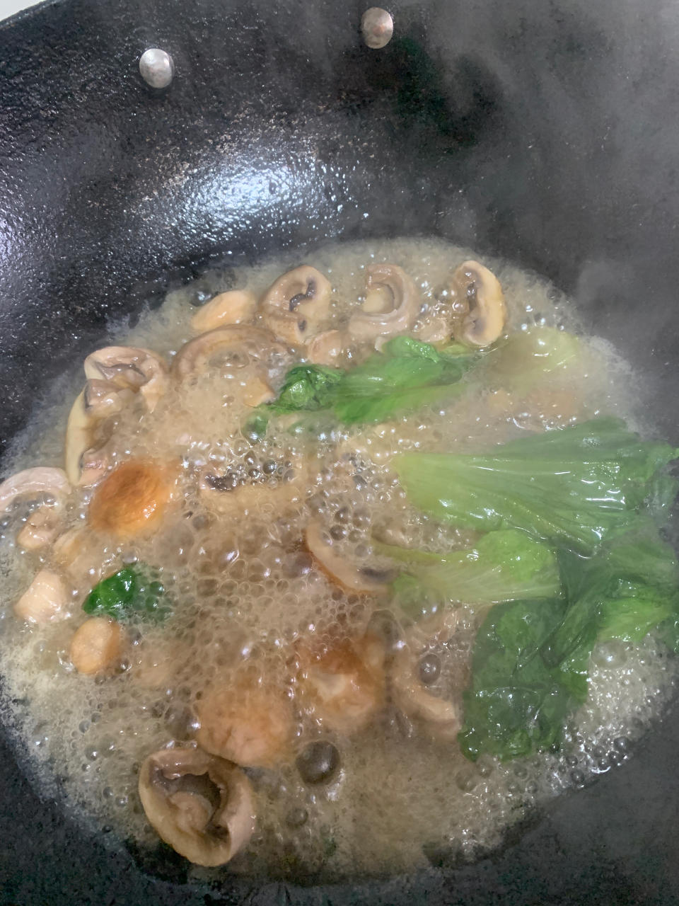 鲜掉眉毛口蘑汤