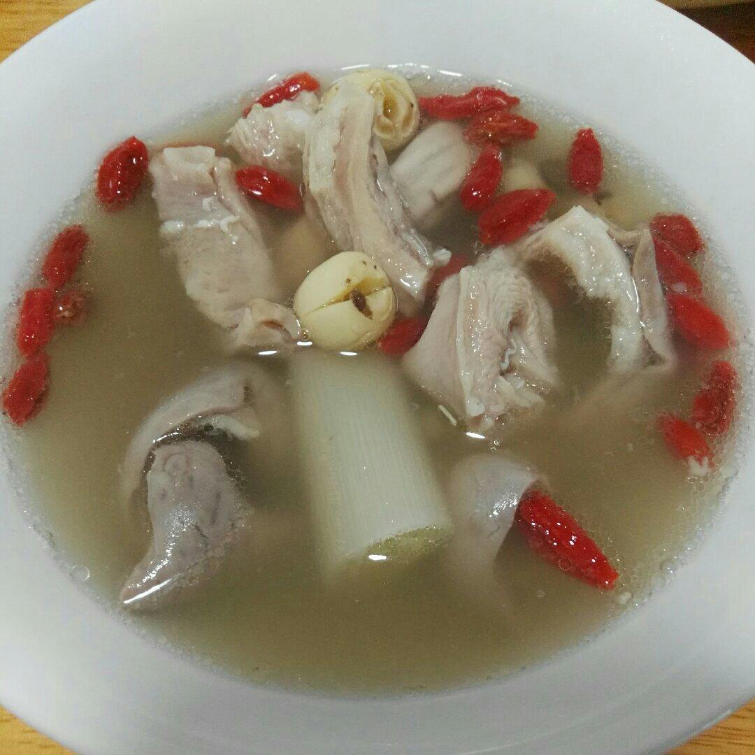 莲子猪肚汤