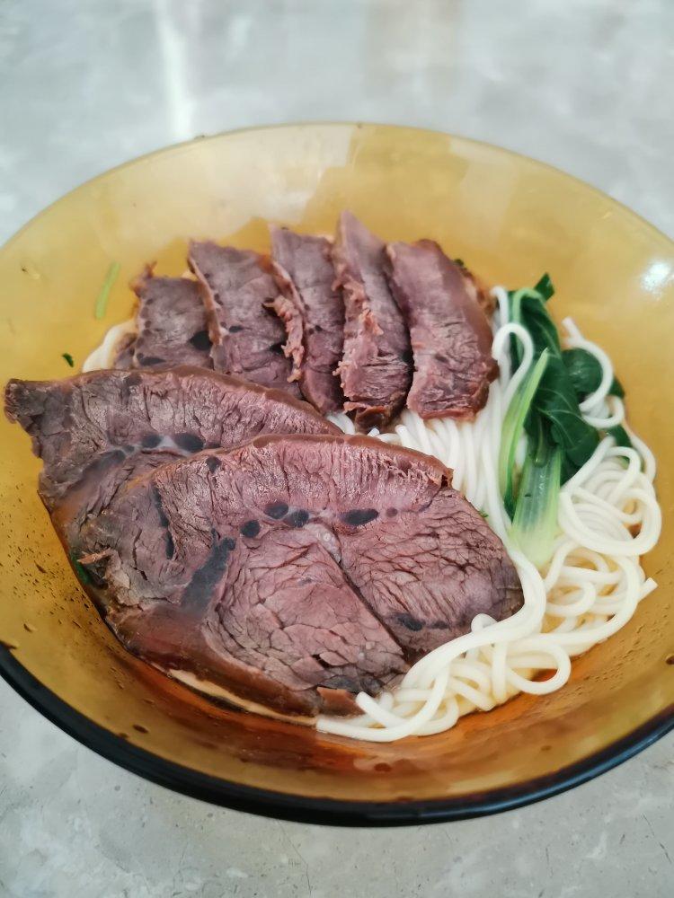 卤牛肉