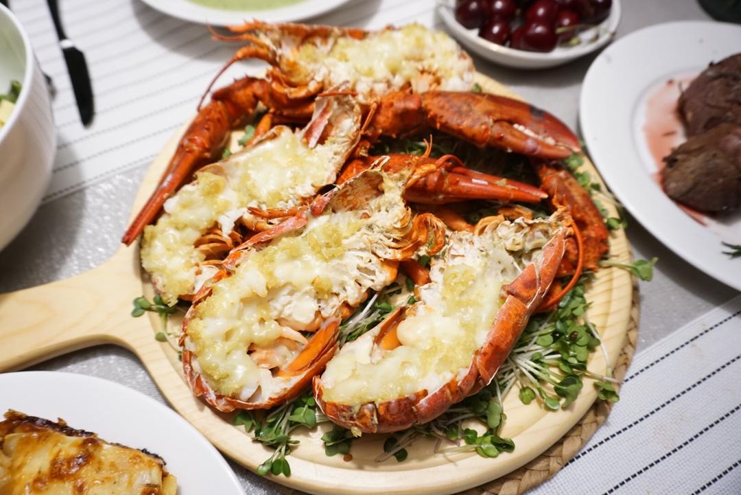 蒜蓉芝士焗波士顿龙虾