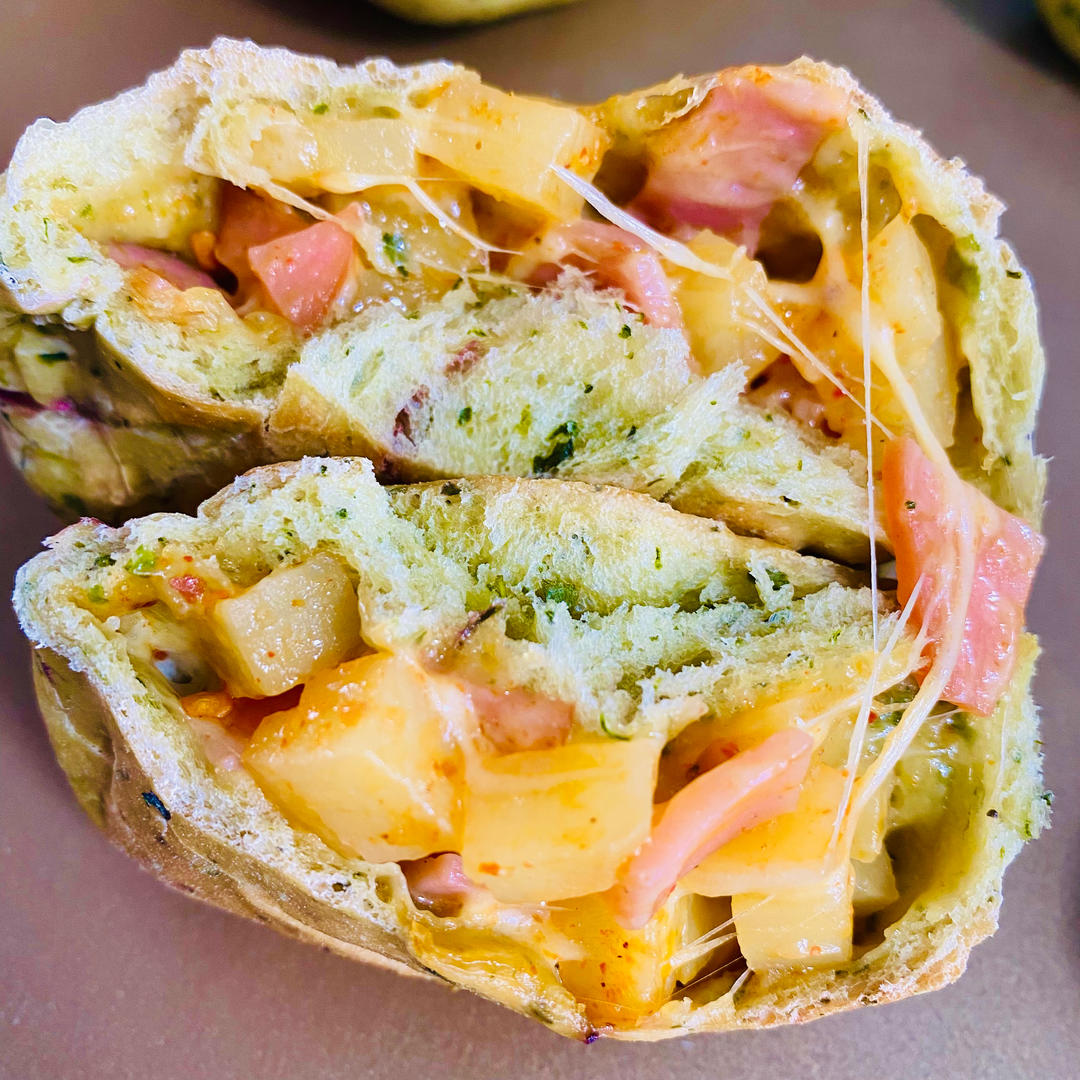 香辣/菠菜香肠面包