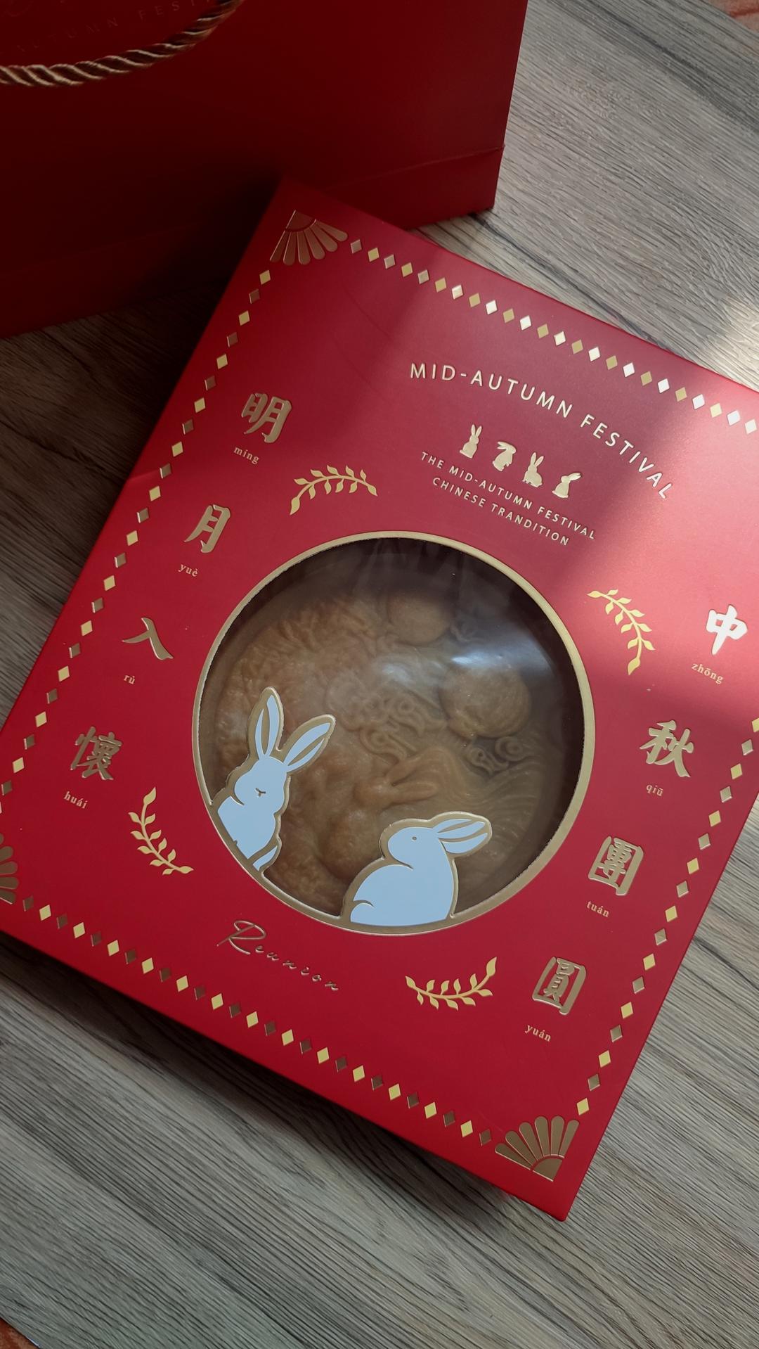 广式月饼—蛋黄莲蓉月饼