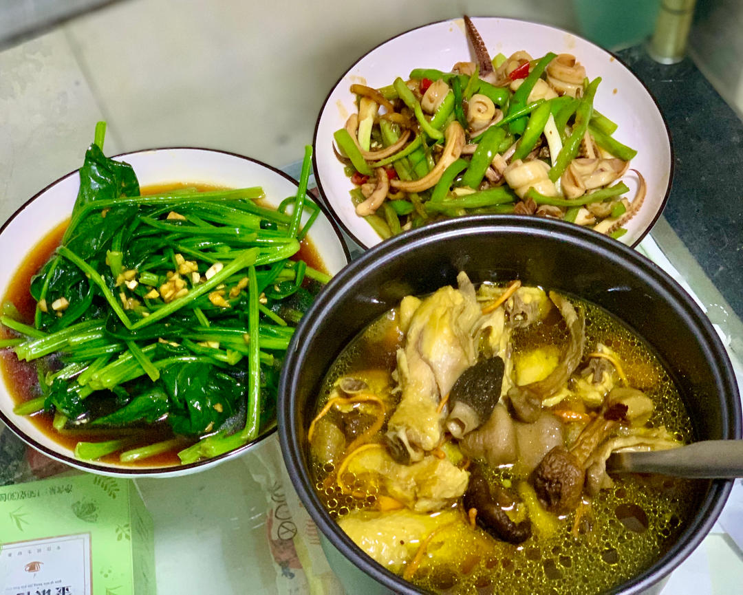 鲜香杂菌土鸡汤